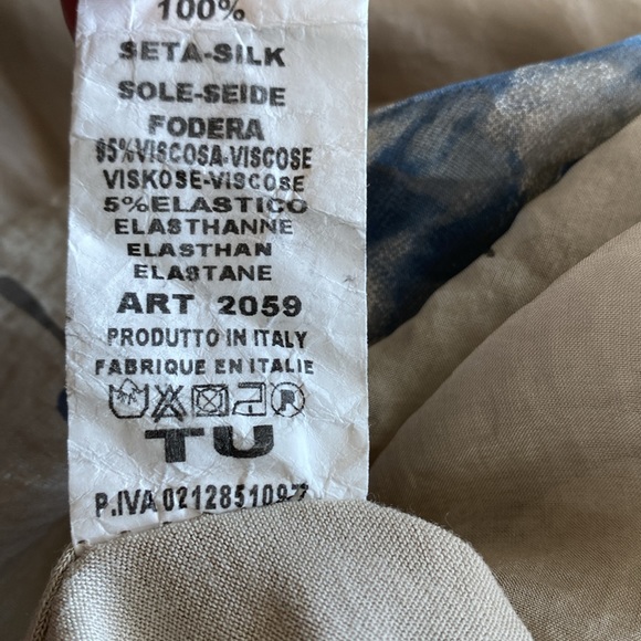 100% silk Piazza Roma top, EUC - Picture 5 of 9